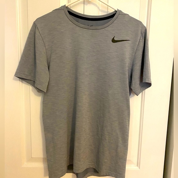 Nike DriFit Athletic T Shirt Size Small - Picture 1 of 5